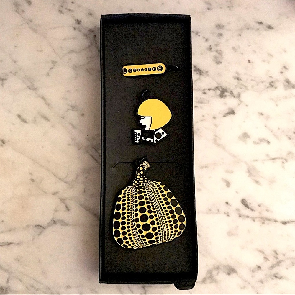 Yayoi Kusama HEYTEA Love & Life keychain - Picture 2 of 3